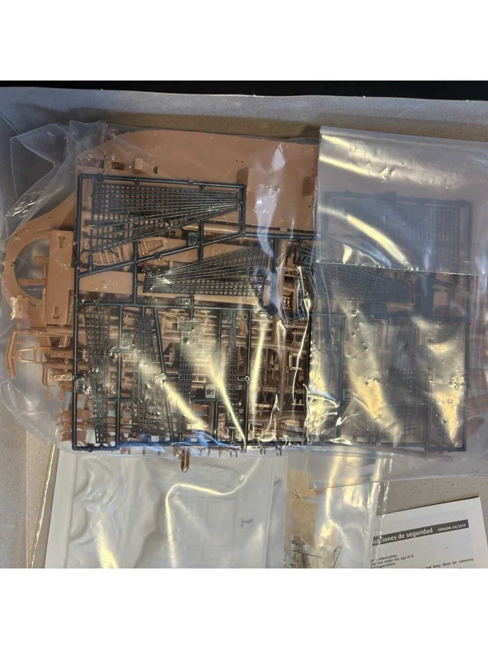 Revell 1:225 HMS Victory Battle of Trafalgar Gift Set Level 4